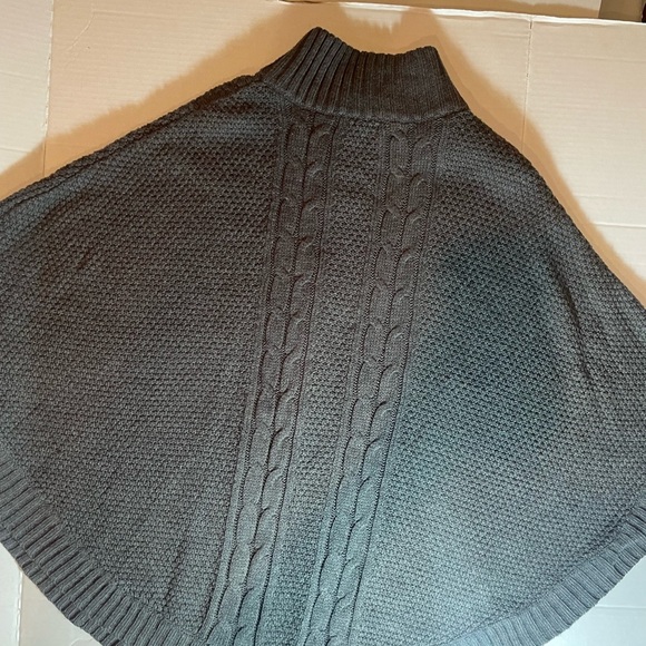 Merona Chunky Cable Knit Button Front Poncho / Cape Sweater Gray Size L/XL - Picture 8 of 15